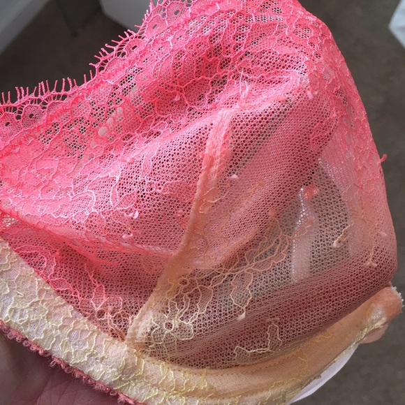 ❤️"Very Sexy" Collection Victoria Secret Bra 32D❤️ - Picture 8 of 8